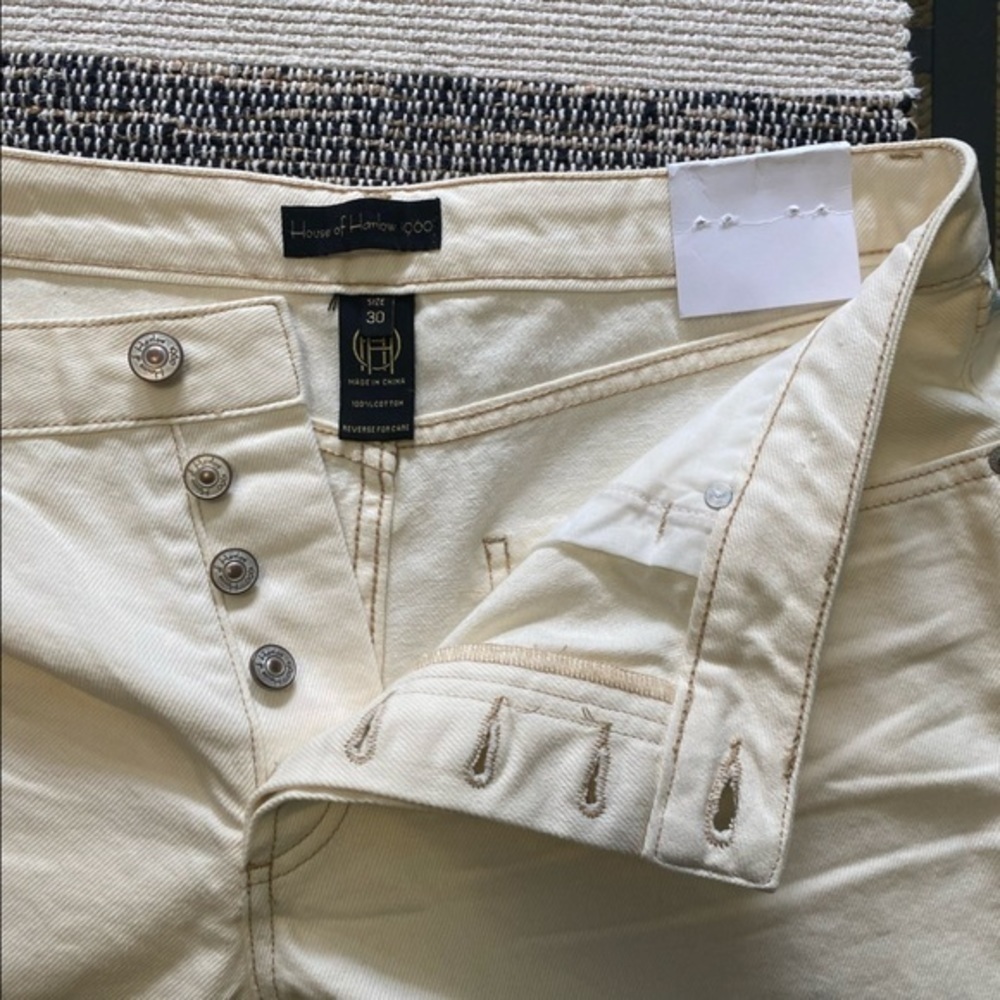 House of Harlow 1960 Cream High Rise Denim Mom Jean Shorts Raw Hem 30 - Picture 8 of 14